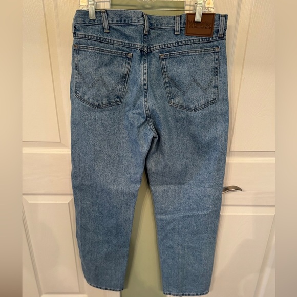 Men’s wrangler rugged wear jeans 35 x 30 Classic fit - Picture 4 of 8